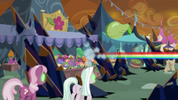 Rainbow speeds back to her friends S9E2