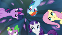 Twilight and friends looking down at objects S4E25