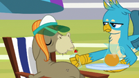 Gallus giving Cranky even more iced tea S8E15