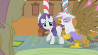 Rarity scared by Gilda S1E5