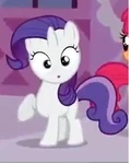 Sweetie Belle haciendo de Rarity en Duelo de magia