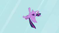 Twilight flying upside-down S4E01