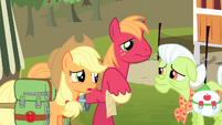 Applejack "We know, Granny" S4E17.png