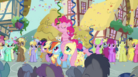 Bow down to Pinkie! -gets back to singing- Come on everypony, Smile, Smile, Smile