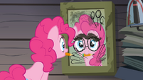 Pinkie Pie looking at the mirror S4E09