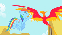 Rainbow Dash high-fives Philomena S1E22