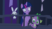 Twilight, Spike e Angel olhando para baixo T4E03