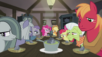 Apples and Pies at the dinner table S5E20