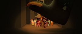 Capper protects ponies from being squashed MLPTM