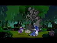 Escribiendo.jpg (316 kB) Twilight escribiendo a la Princesa Celestia