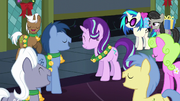 Ponies sing Hearth's Warming Eve Is Here Once Again (Reprise) S6E8