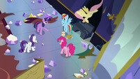 Twilight's friends listen to Twilight S5E11