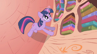 Twilight Sparkle to grab a book S1E8