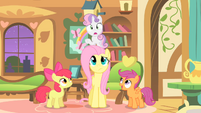 Fluttershy looking at SB S1E17