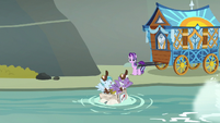 Mailponies floating down the stream S8E19