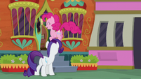 Pinkie Pie hops into The Tasty Treat S6E12