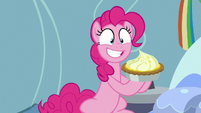 Pinkie Pie presents a lemon meringue pie S7E23