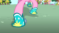 How did Pinkie develop that bowlegged horse-riding gait?