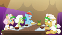 Rainbow Dash eating lunch with grannies S8E5