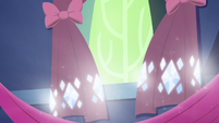 Rarity's blinding curtain jewels S5E3