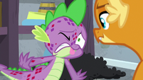 Spike repulsed by his own smell S8E11