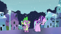 Spike thinks of something S6E2