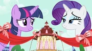 Rarity, a nova pônei de cerimônias, revela o seu plano.