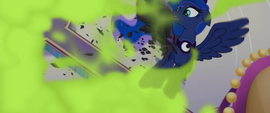 Luna falls out of the sky as she crystallizes MLPTM