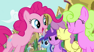 Pinkie's song pony crowd 3 S2E18
