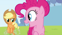 Pinkie Pie clone sees Applejack S3E03