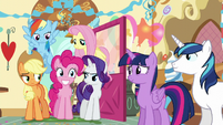 Ponies look at Pinkie with varying expressions S5E19