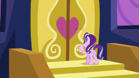 Starlight Glimmer knocks on the doors again S6E25