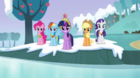 Twilight and main cast "it's back to being stone" S03E10