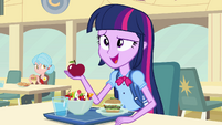 Twilight talking with Fluttershy at lunch EG