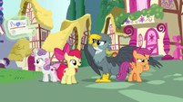 Crusaders and Gabby look for ponies to help S6E19