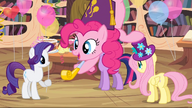 S04E04 Pinkie dmucha w imprezowy gwizdek