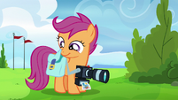Scootaloo takes out her Rainbow Dash scrapbook S7E7