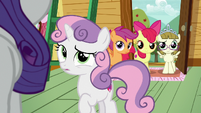 Sweetie Belle confused by Rarity's behavior S7E6