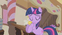 Twilight nuzzling a parasprite S1E10