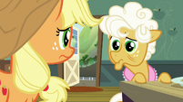 Applejack and Goldie look confused S9E10