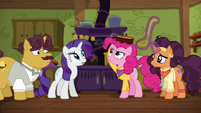 Pinkie balancing curry bowl on her head S6E12