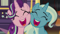 Starlight and Trixie sing cheek-to-cheek S8E19