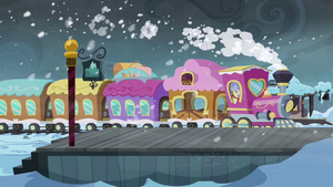 Train pulls into the arctic north station S3E01