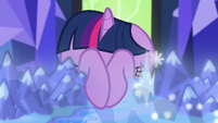 Twilight buries her face in her hooves again S5E16