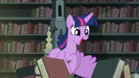 Twilight hovering while excited over all the books 2 S4E03