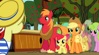 Apple Family watching Flam S2E15