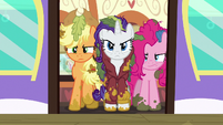 Applejack, Rarity, and Pinkie in the train car door S6E22