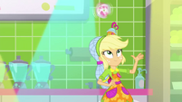 Applejack continues to show off SS9