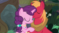 Big Mac and Sugar Belle love each other S9E23