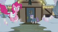 Pinkie Pie bouncing to her house's front door S5E20